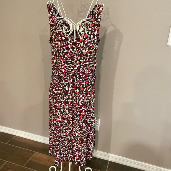 This dress is designed with pink brown beige - Picture 3 of 3